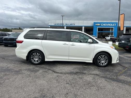 2020 Toyota Sienna XLE