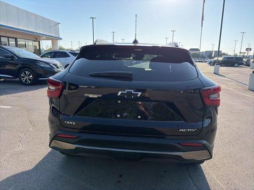 Mosaic Black Metallic 2026 Chevrolet Trax FWD ACTIV