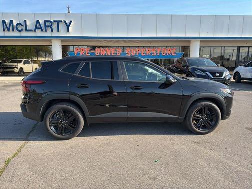 Mosaic Black Metallic 2026 Chevrolet Trax FWD ACTIV