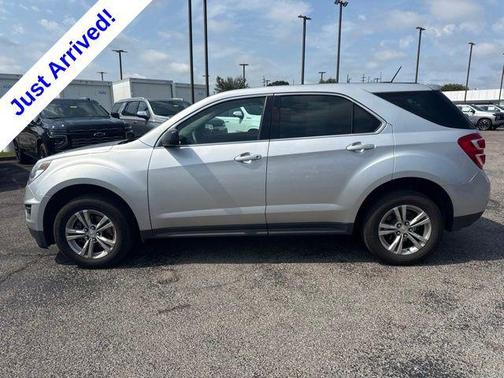 Silver Ice Metallic 2017 Chevrolet Equinox LS