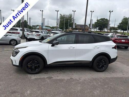 Glacier White Pearl/Ebony Black Roof 2024 Kia Sportage S