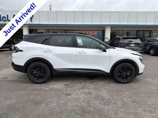 Glacier White Pearl/Ebony Black Roof 2024 Kia Sportage S