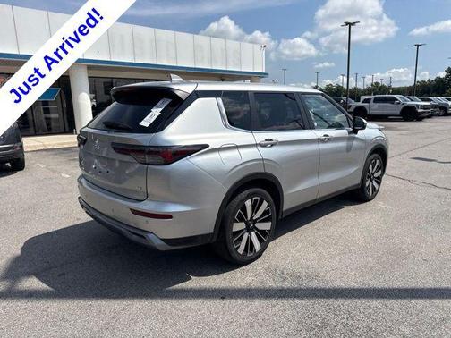 Alloy Silver Metallic 2025 Mitsubishi Outlander SE
