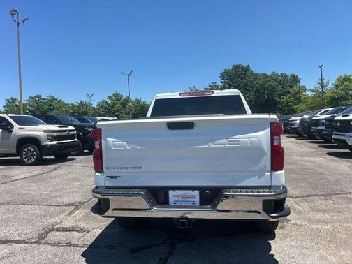 Summit White 2026 Chevrolet Silverado 1500 LT