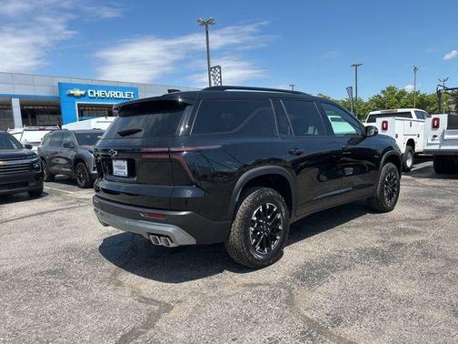 Mosaic Black Metallic 2026 Chevrolet Traverse AWD Z71