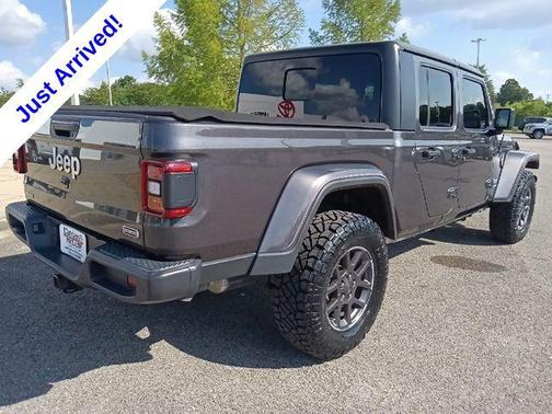 Granite Crystal Metallic Clearcoat 2021 Jeep Gladiator Overland