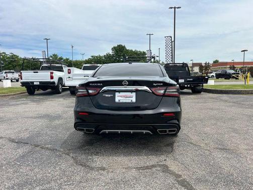 Super Black 2023 Nissan Maxima 3.5 Platinum