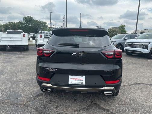 Mosaic Black Metallic 2026 Chevrolet Trailblazer ACTIV