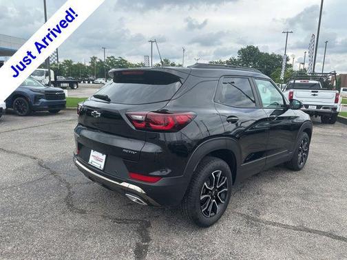 Mosaic Black Metallic 2026 Chevrolet Trailblazer ACTIV