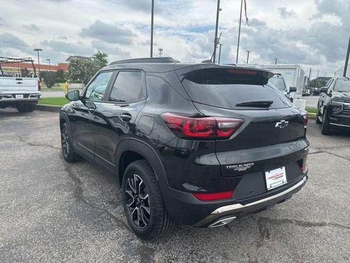 Mosaic Black Metallic 2026 Chevrolet Trailblazer ACTIV