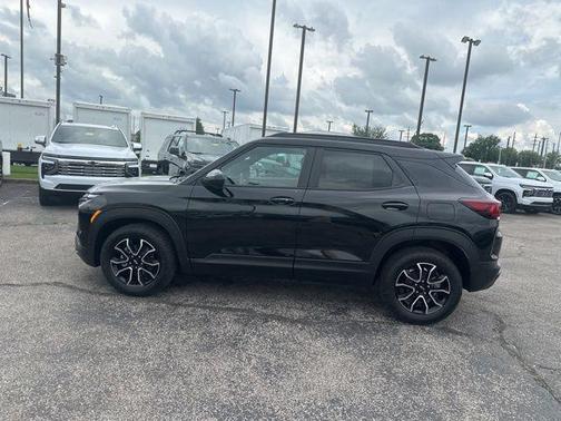 Mosaic Black Metallic 2026 Chevrolet Trailblazer ACTIV