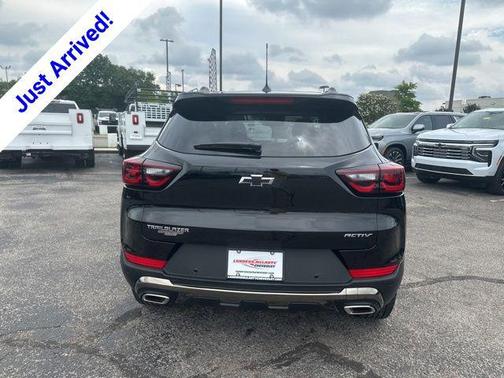 Mosaic Black Metallic 2026 Chevrolet Trailblazer ACTIV