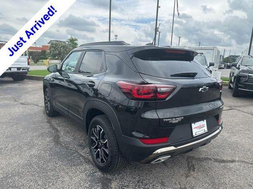 Mosaic Black Metallic 2026 Chevrolet Trailblazer ACTIV