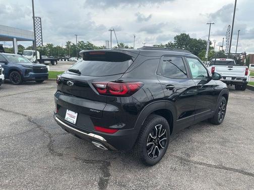 Mosaic Black Metallic 2026 Chevrolet Trailblazer ACTIV