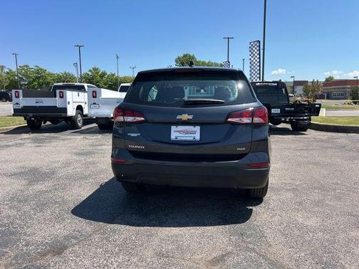 Iron Gray Metallic 2022 Chevrolet Equinox LS