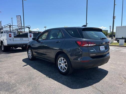 Iron Gray Metallic 2022 Chevrolet Equinox LS
