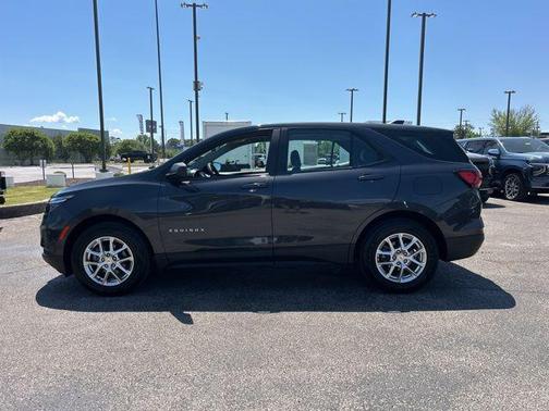 Iron Gray Metallic 2022 Chevrolet Equinox LS