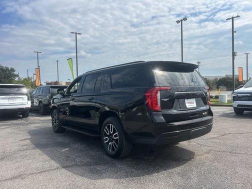 2021 GMC Yukon XL 4WD AT4