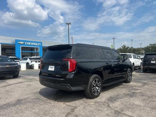 2021 GMC Yukon XL 4WD AT4