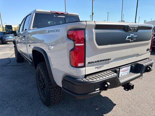 White Sands 2026 Chevrolet Silverado 2500 Crew Cab, Standard Bed, XR2, 4WD