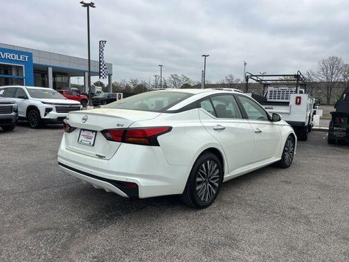 Pearl White Tricoat 2023 Nissan Altima 2.5 SV