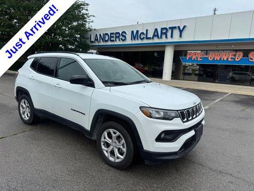 Bright White Clearcoat 2024 Jeep Compass Latitude
