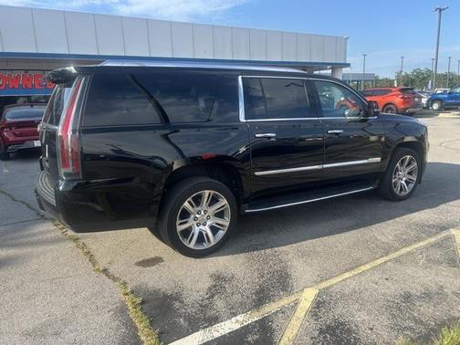 2018 Cadillac Escalade ESV Luxury