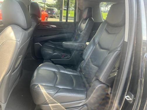 2018 Cadillac Escalade ESV Luxury