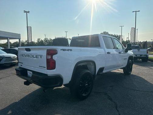 Summit White 2026 Chevrolet Silverado 2500 Custom