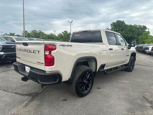 White Sands 2026 Chevrolet Silverado 2500 Custom