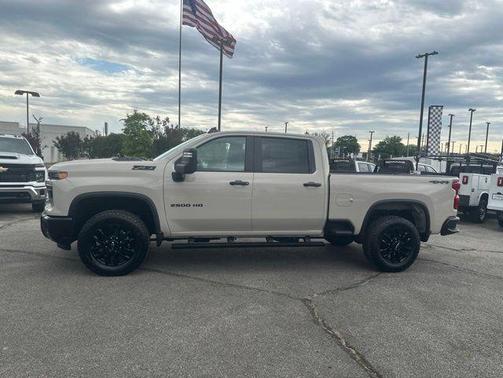 White Sands 2026 Chevrolet Silverado 2500 Custom