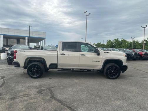 White Sands 2026 Chevrolet Silverado 2500 Custom