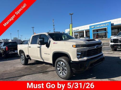 White Sands 2026 Chevrolet Silverado 2500 Custom