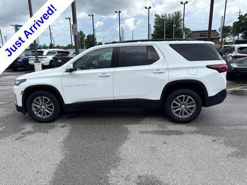 Summit White 2023 Chevrolet Traverse LT Cloth