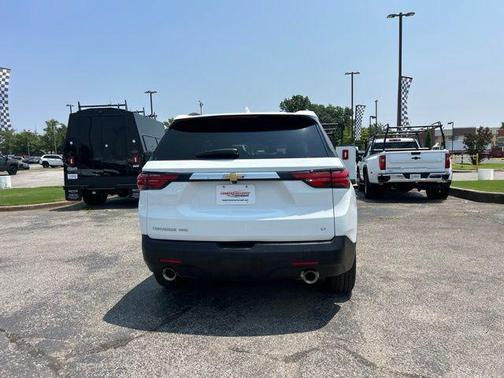 Summit White 2023 Chevrolet Traverse LT Cloth