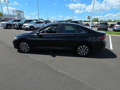 Deep Black Pearl 2023 Volkswagen Jetta 1.4T S