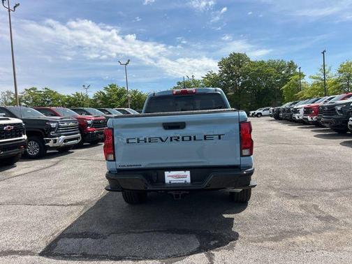 Snowdrift Metallic 2026 Chevrolet Colorado WT