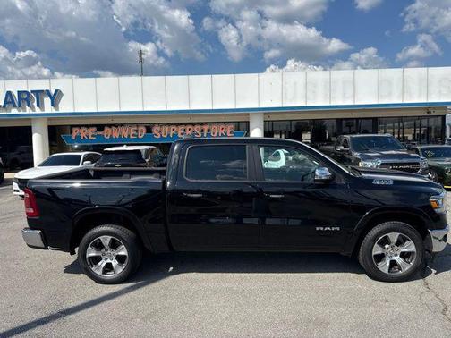 Diamond Black Crystal Pearlcoat 2021 RAM 1500 Laramie