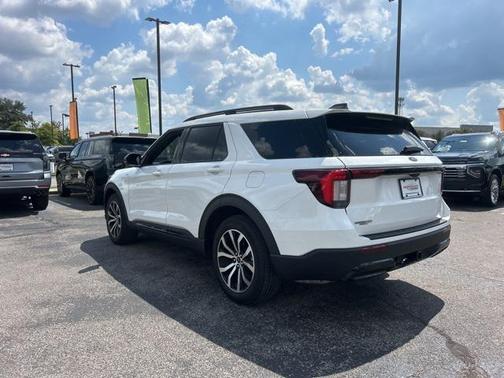 2025 Ford Explorer ST-Line