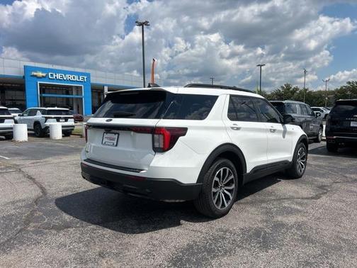 2025 Ford Explorer ST-Line