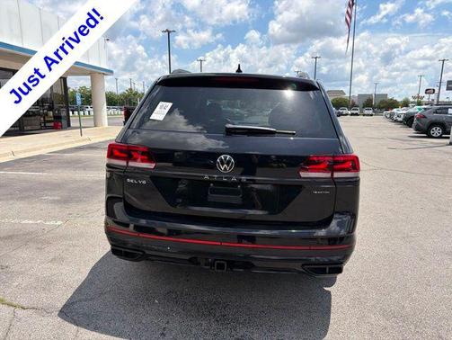 Deep Black Pearl 2023 Volkswagen Atlas 3.6L SEL