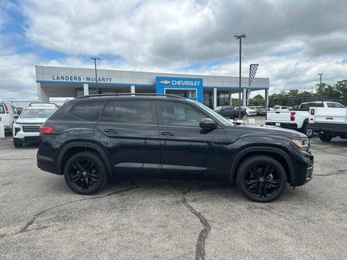 Deep Black Pearl 2023 Volkswagen Atlas 3.6L SEL