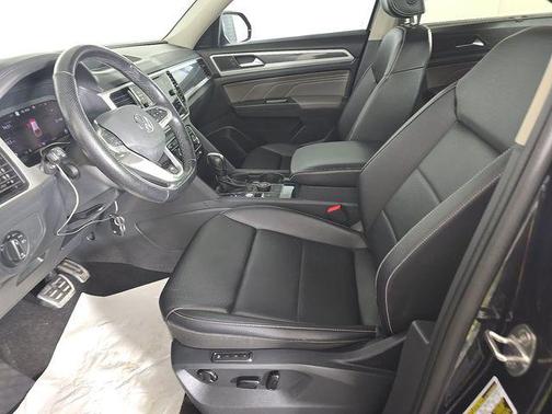 Deep Black Pearl 2023 Volkswagen Atlas 3.6L SEL
