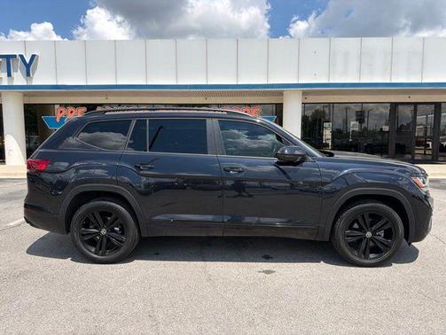 Deep Black Pearl 2023 Volkswagen Atlas 3.6L SEL