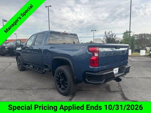 Lakeshore Blue Metallic 2026 Chevrolet Silverado 2500 Custom