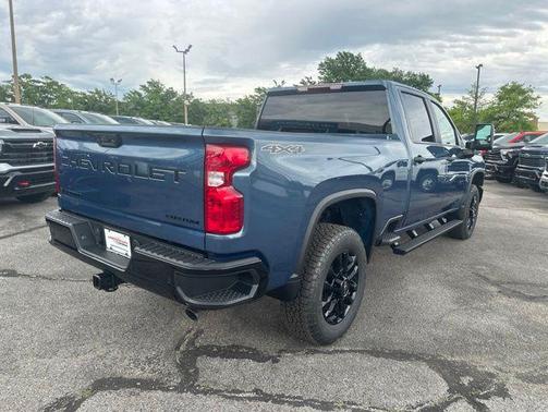 Lakeshore Blue Metallic 2026 Chevrolet Silverado 2500 Custom