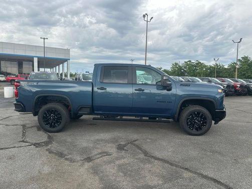 Lakeshore Blue Metallic 2026 Chevrolet Silverado 2500 Custom