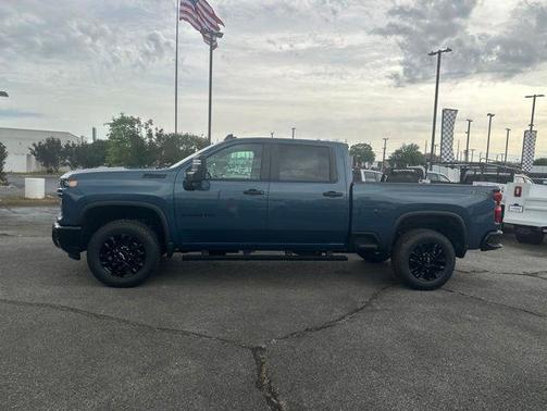 Lakeshore Blue Metallic 2026 Chevrolet Silverado 2500 Custom