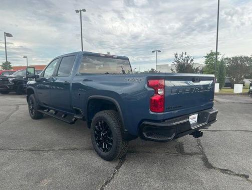 Lakeshore Blue Metallic 2026 Chevrolet Silverado 2500 Custom
