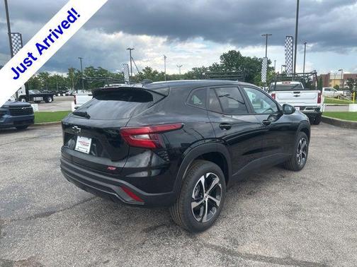 Mosaic Black Metallic 2026 Chevrolet Trax FWD 1RS